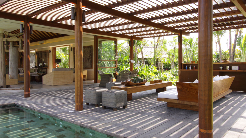 Villa Sarasvati - Open living area by the pool